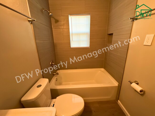 Building Photo - 1605 NW Irwin Ave