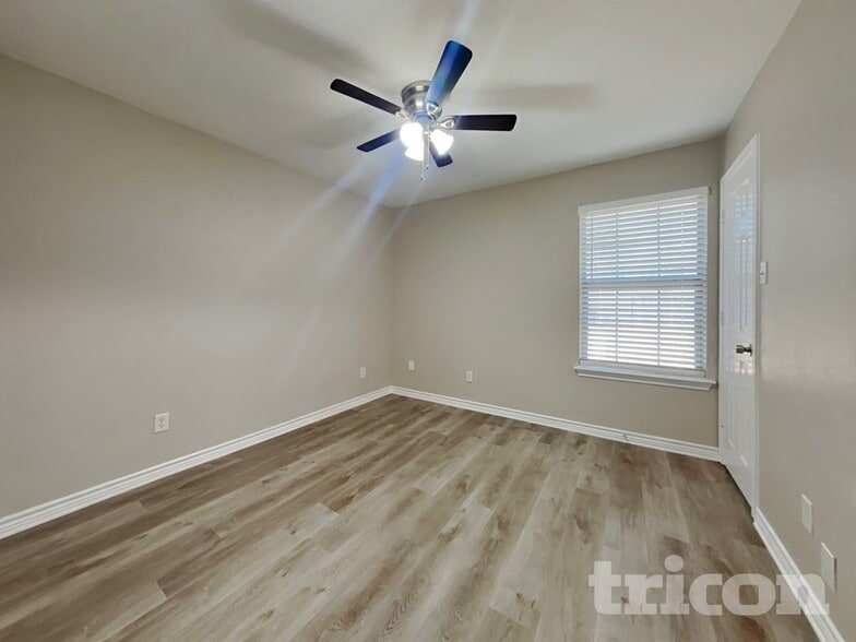 Building Photo - 733 Stribling Cir