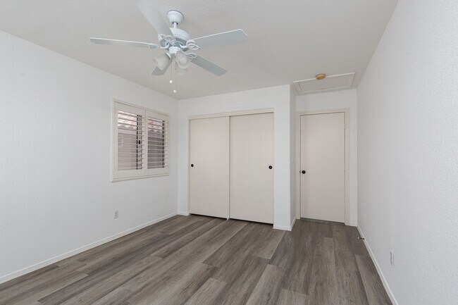 Building Photo - 3 bedroom home located near 215 Freeway and shopping.