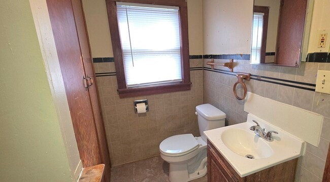 Building Photo - Quaint 3 bedroom home near Drury University $895!