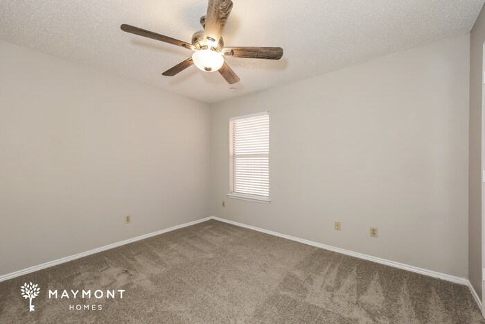 Building Photo - 12717 Hilltop Dr