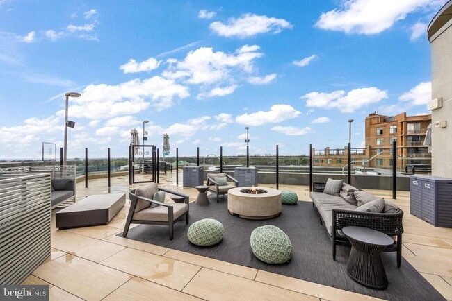 Building Photo - 1021 N Garfield St