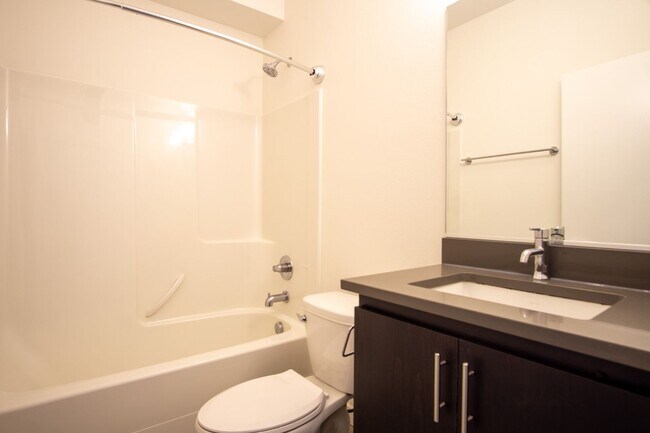 Building Photo - GET $300 + ONE MONTH FREE!! Rare 3 Bed, 2 ...