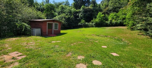 Building Photo - Gorgeous 3 bedroom/1.5 bath home!