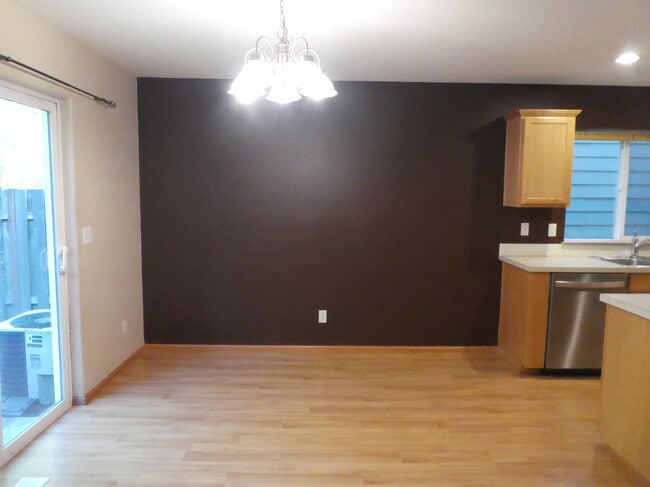 Building Photo - 15455 SW Kirby Ln
