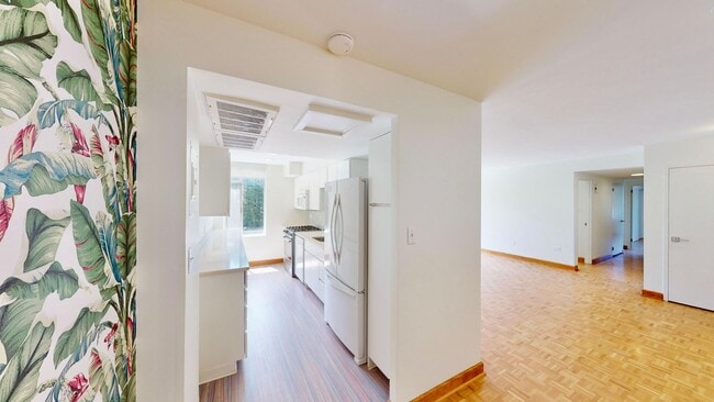 Building Photo - 1300 Queens Rd