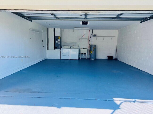 Building Photo - 807 Mountbatten Ln