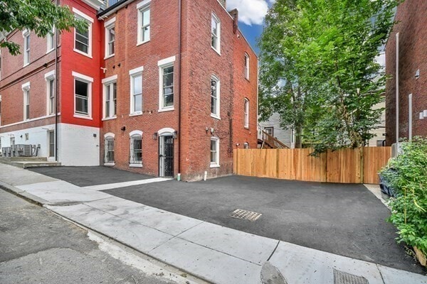 Building Photo - 14 Rockland St