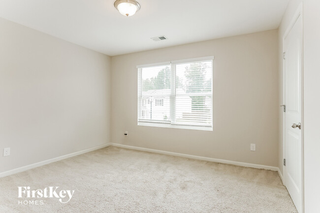 Building Photo - 220 Polo Field Way