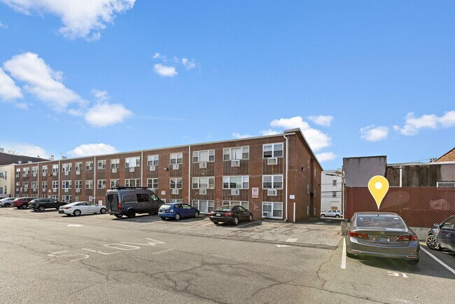 Building Photo - 120 32nd St