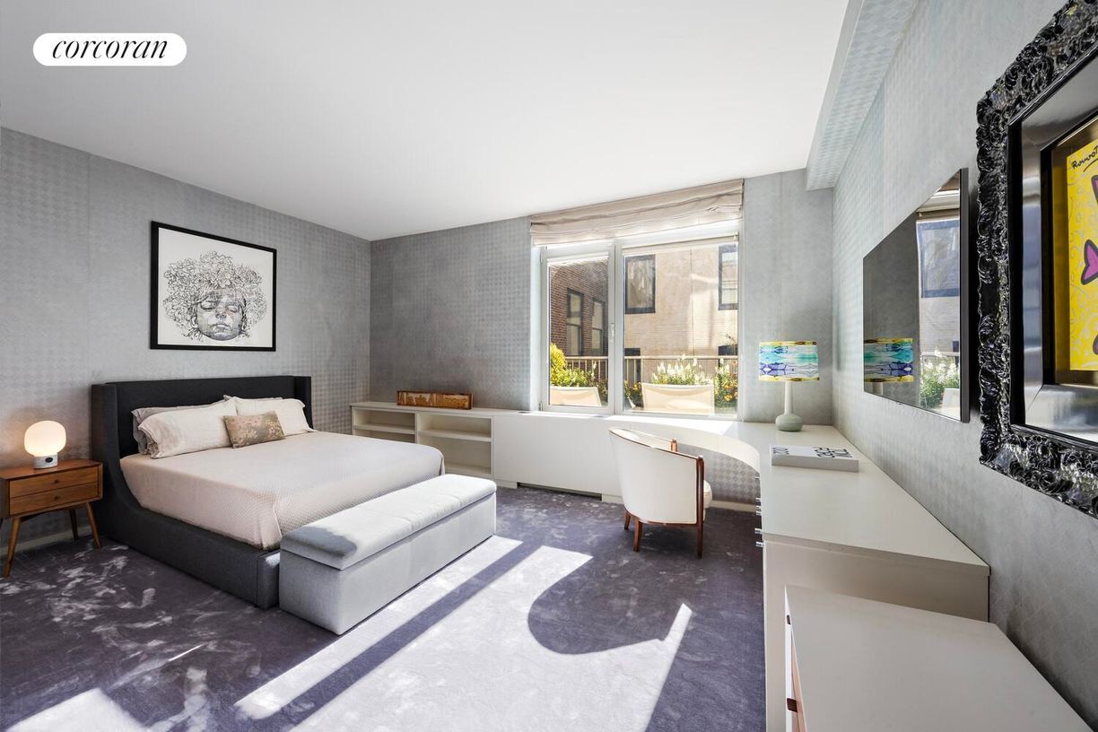 Building Photo - 224 W 18th St