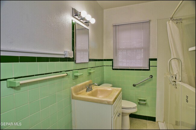 Building Photo - 815 Ellis St