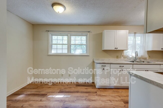 Building Photo - 5580 Hargrove Rd