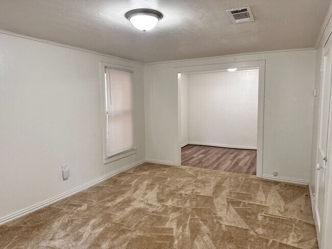 Building Photo - 2 Bedroom Home Close to Historic District