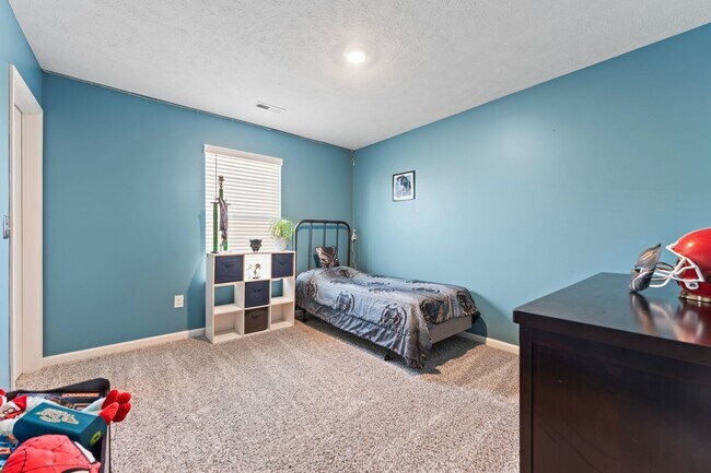 Building Photo - 8609 Warbler Br Wy