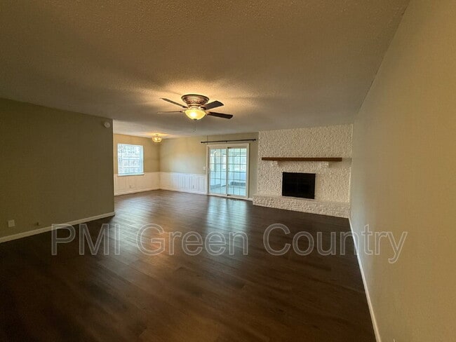 Building Photo - 2019 S Gum Ave