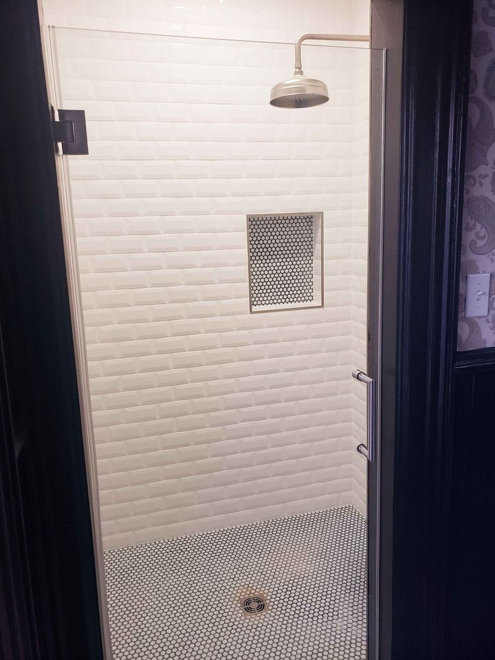 Walk-in shower - 207 Lancaster Ave