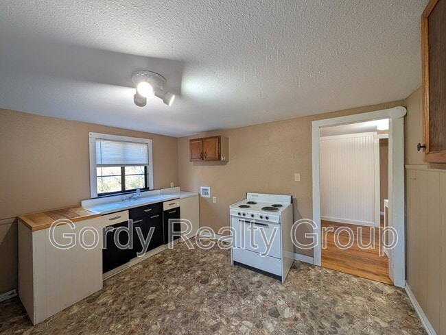 Building Photo - 3020 5th St