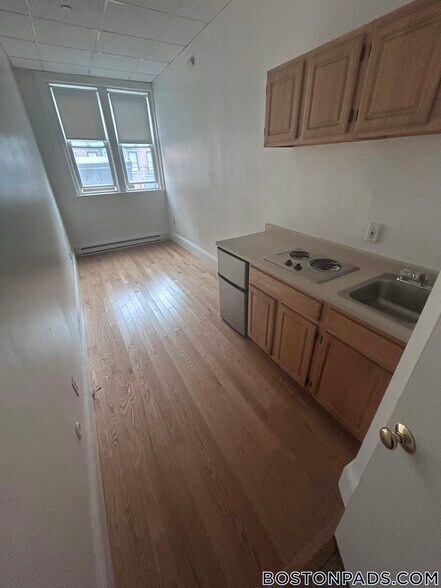 Building Photo - 405 Beacon St