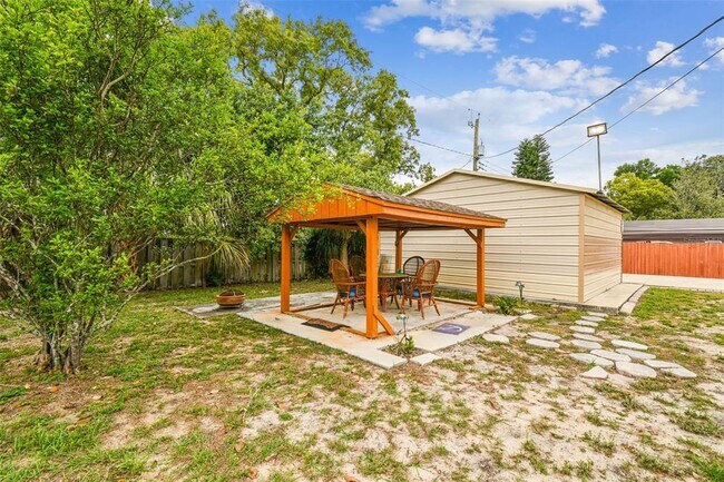 Building Photo - 1302 Brandonwood Dr