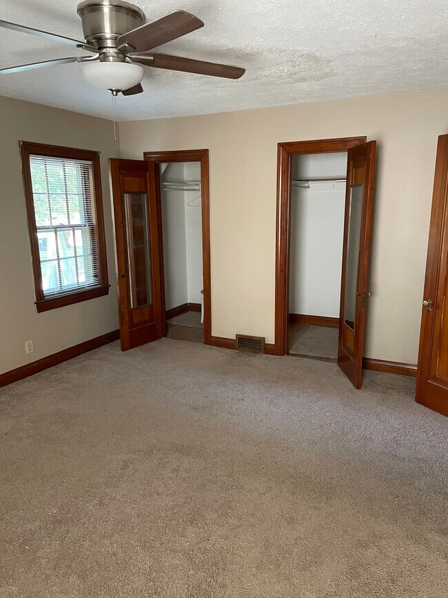 Building Photo - 210 Browns Ln