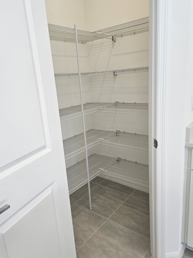 Building Photo - Townhome in The Townhomes of River Landing