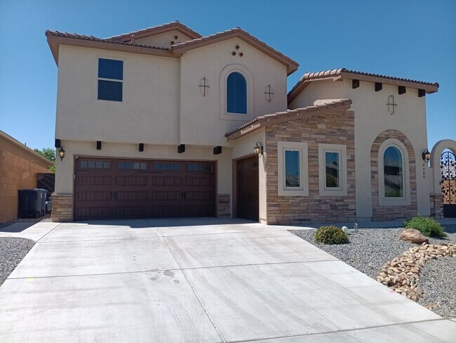 Primary Photo - Stunning 4 bedroom, 3.5 bathroom home! Sho...