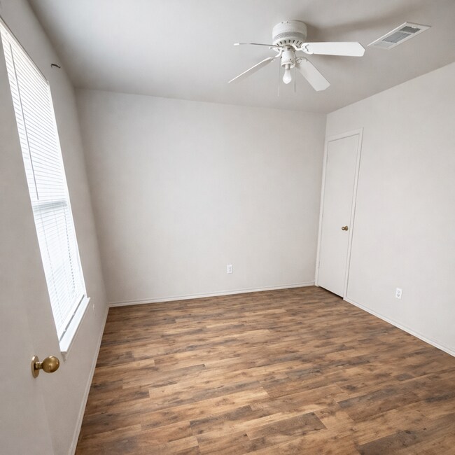 Building Photo - AVAILABLE NOW! - FULLY FURNISHED