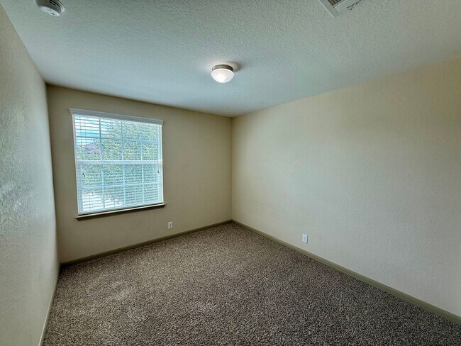 Building Photo - Beautiful 3 bedroom, 2.5 bathroom in Avery...
