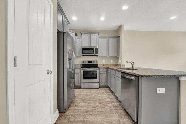 Building Photo - Santa Rosa 3 bedroom