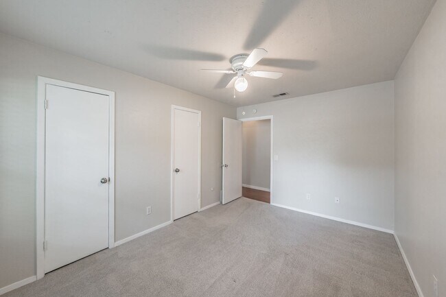 Building Photo - 1300 Potomac Dr