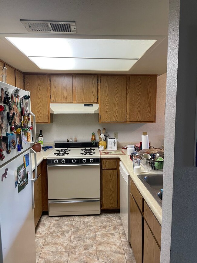 Building Photo - Tierra Sienna Condo