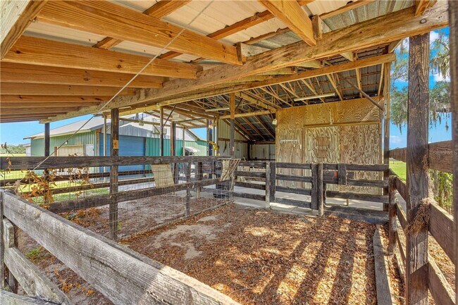 Building Photo - 3/2 Farm Home on 18.25 acres