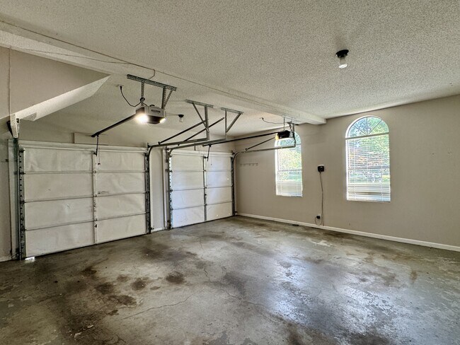 Building Photo - 218 Oligi Cir