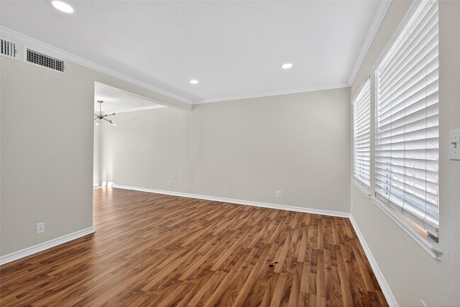 Building Photo - 1221 Cedar Post Ln