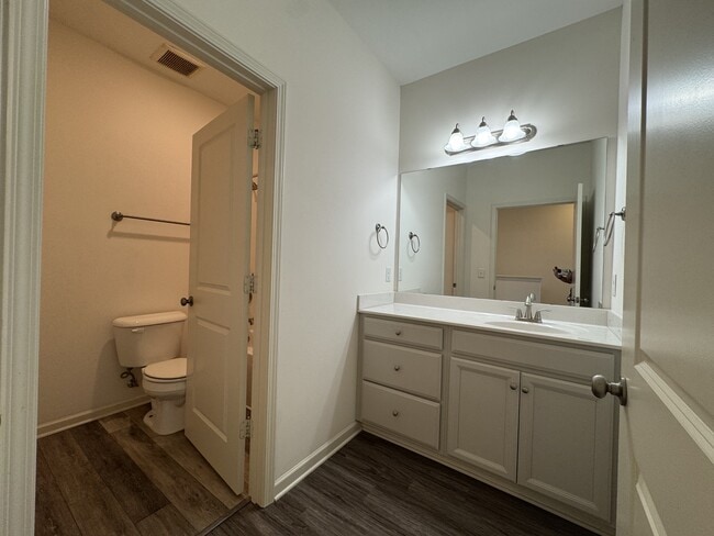 Building Photo - 53 Dresser Ln