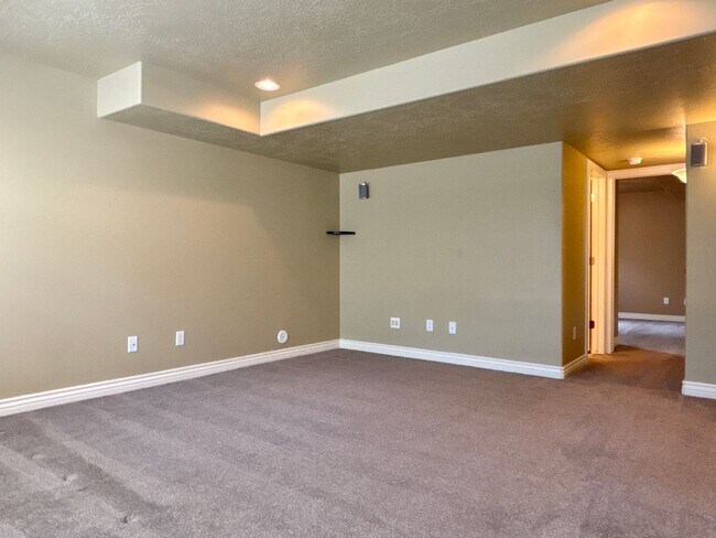 Building Photo - Beauty & Space on Premium Corner Lot!