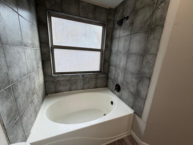 Building Photo - 16619 Capewood Dr