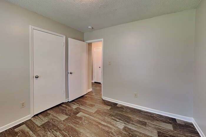 Building Photo - 2215 Medlin Ct