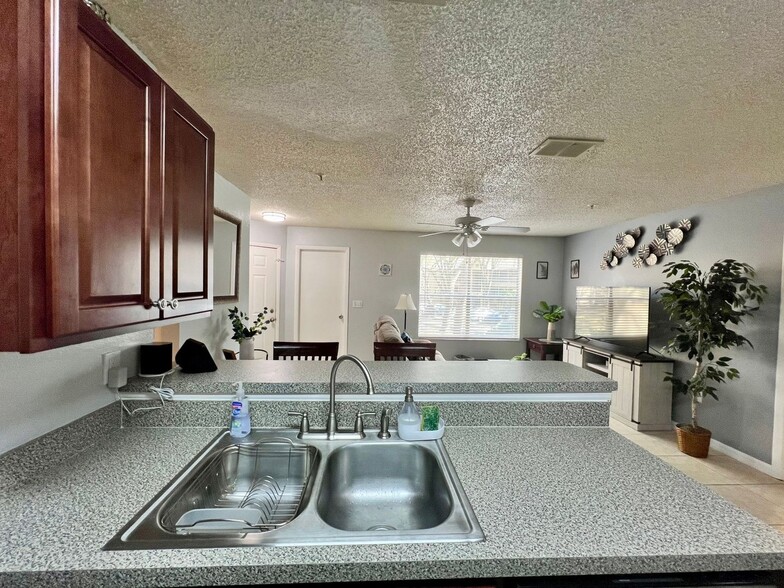 Building Photo - 976 Leeward Pl