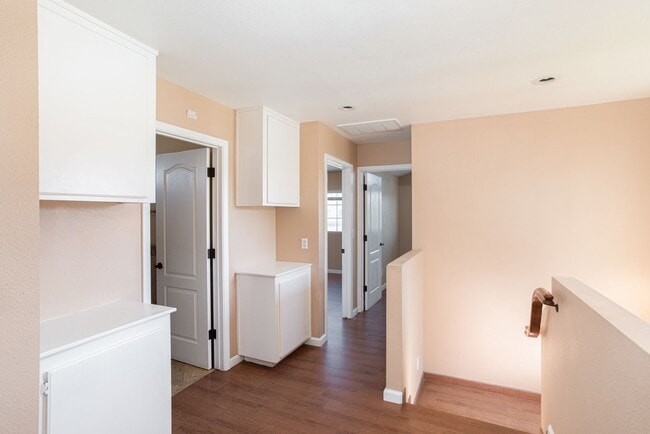 Building Photo - Schedule a tour today for a BEAUTIFUL 3-Bedroom, 3-Bath!