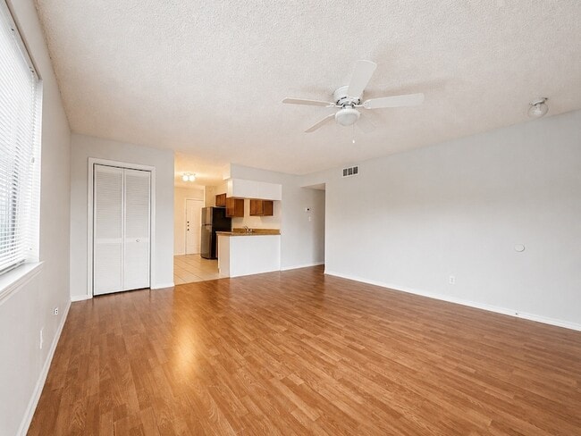 Building Photo - 5630 Brookview Ct