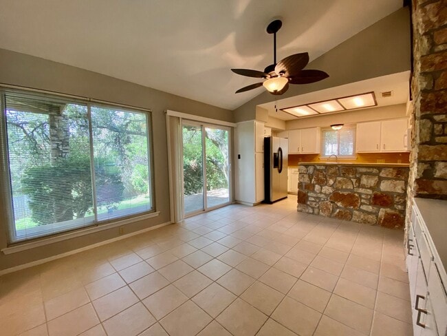 Building Photo - 7219 Scenic Brook Dr