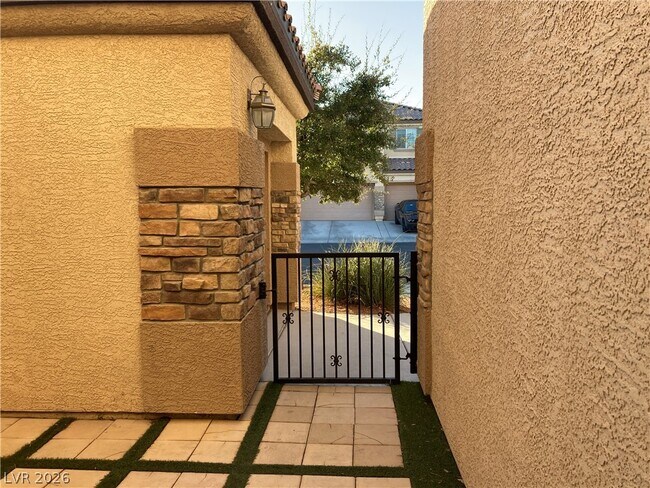 Building Photo - 7020 N Albatross Attic St