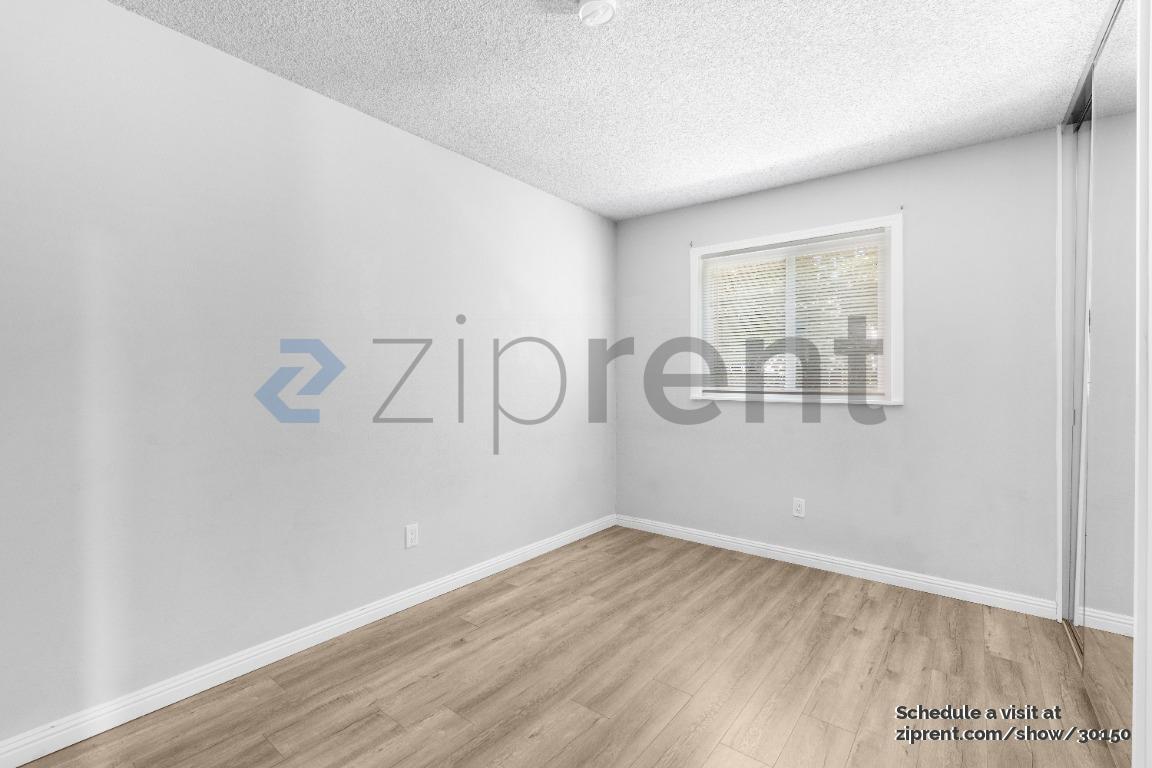 Building Photo - Unit