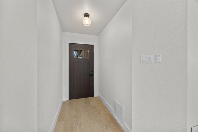 Building Photo - 8708 Huebinger Pass