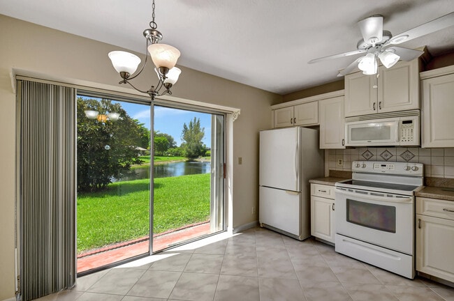 Building Photo - 15792 Philodendron Cir