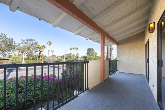 Building Photo - 1411 N Sunrise Way