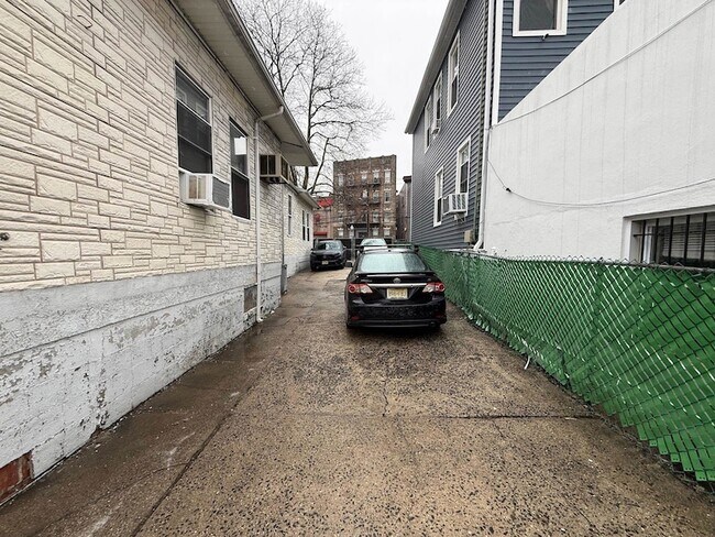 Building Photo - 4619 Park Ave