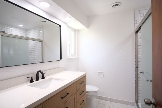 Building Photo - Cozy 3-Bedroom, 2-Bath Home